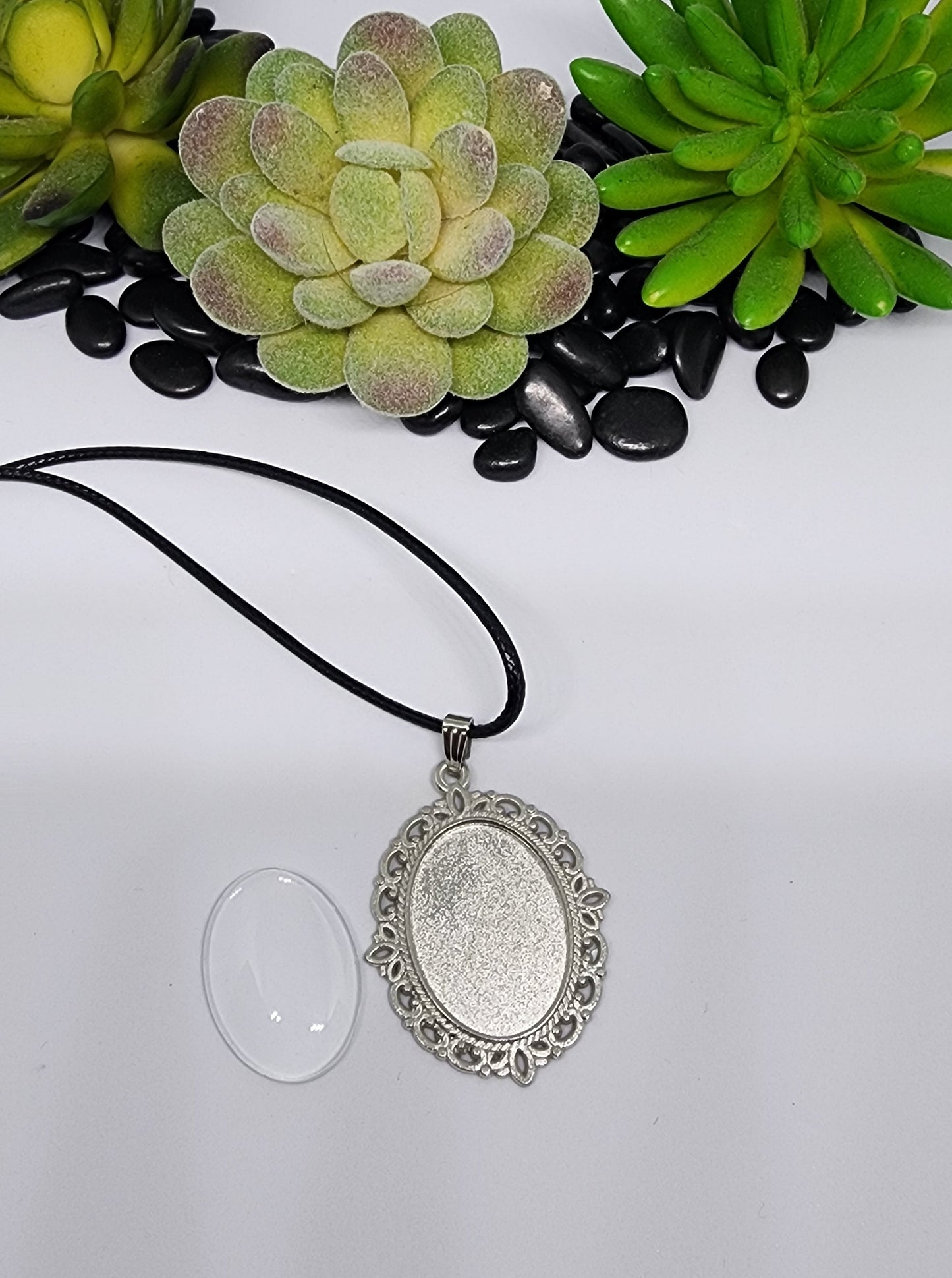 Collar con cristal ovalado