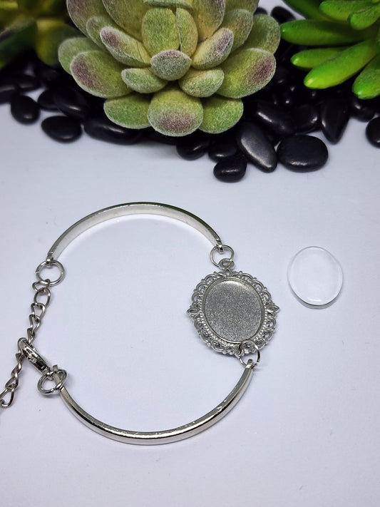 Pulsera con cristal ovalado